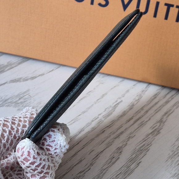 AUTHENTIC Louis Vuitton Taiga Organizer Depoche Business Card Holder - Picture 9 of 12